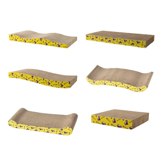 Collection de griffoirs pour chat en carton ondulé haute densité aux formes variées : vague, incurvée, rectangulaire et carrée, avec bordures décoratives jaunes à motifs chats violets.