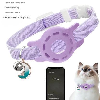 Collier gps chat violet ajustable avec support de traçage intégré et pendentif lune élégant. L'image présente l'interface d'application smartphone avec guidage directionnel précis ("20 pieds à votre droite"). Ce dispositif sécurisant est idéal comme premier collier gps pour chaton, offrant un suivi fiable via ce collier gps (traceur non inclus).