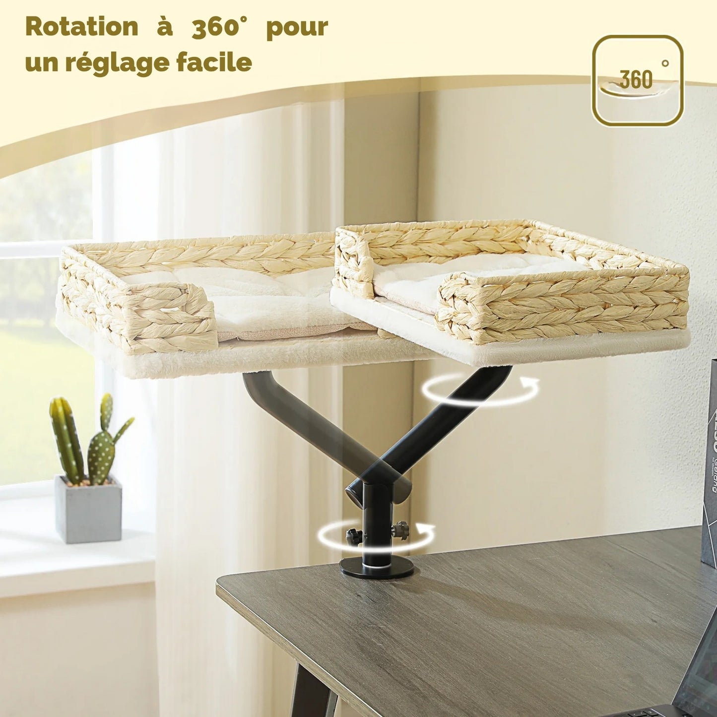 Bras rotatif à 360° du hamac à chat bureau tressé. Cette infographie montre comment le hamac pour chat en jacinthe d'eau naturelle pivote pour un ajustement facile sur votre table de bureau. Un hamac chat ergonomique et pratique, idéal pour gagner de la place en télétravail.