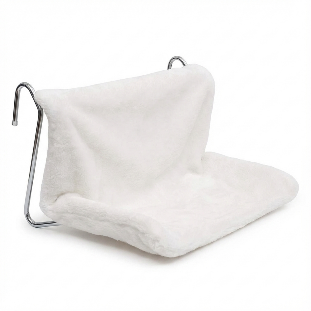 Hamac radiateur pour chat sur fond blanc : cadre en fer et crochets de fixation sous la peluche — Les Trésors d'Owka