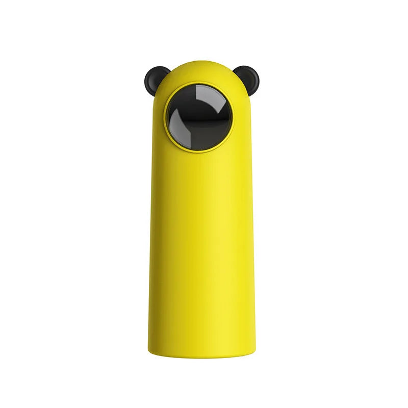 Jouet laser automatique pour chat au design minimaliste jaune vif avec oreilles rondes noires, doté d'une lentille de projection frontale pour un divertissement interactif et autonome.