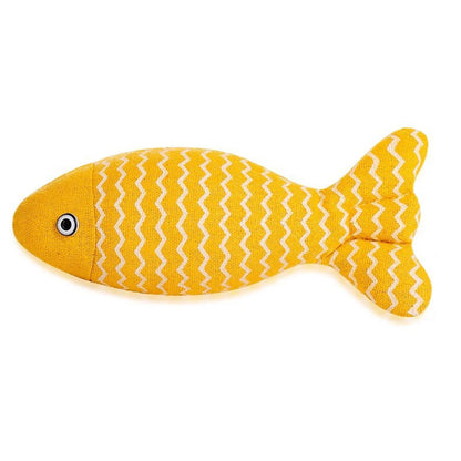 Jouet pour chat en forme de poisson en tissu jaune vif avec motifs zigzag blancs, doté d'un œil de sécurité et de coutures renforcées pour le jeu interactif.