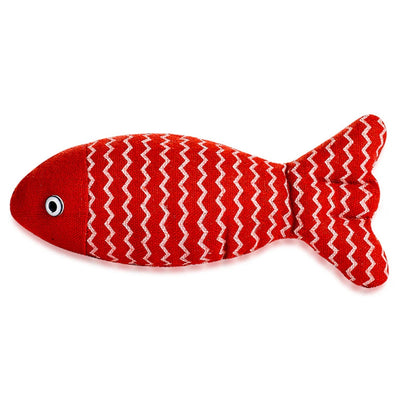 Jouet pour chat en forme de poisson en tissu rouge vif avec motifs zigzag blancs, doté d'un œil de sécurité et de coutures renforcées pour le jeu interactif.