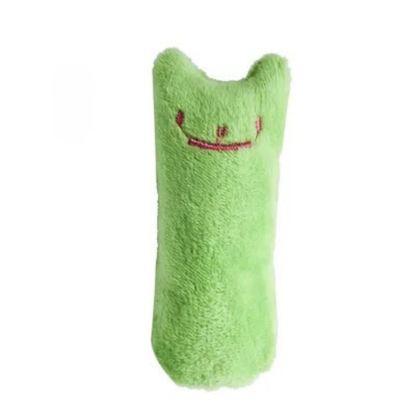 Jouet pour chat en peluche vert pomme avec visage souriant brodé. Ce jouet chat interactif en forme de petit coussin est idéal comme accessoire d'éveil à l'herbe à chat (catnip). Un incontournable parmi les jouet animaux pour stimuler l'activité physique, favoriser le jeu autonome et réduire l'anxiété de votre félin au quotidien.