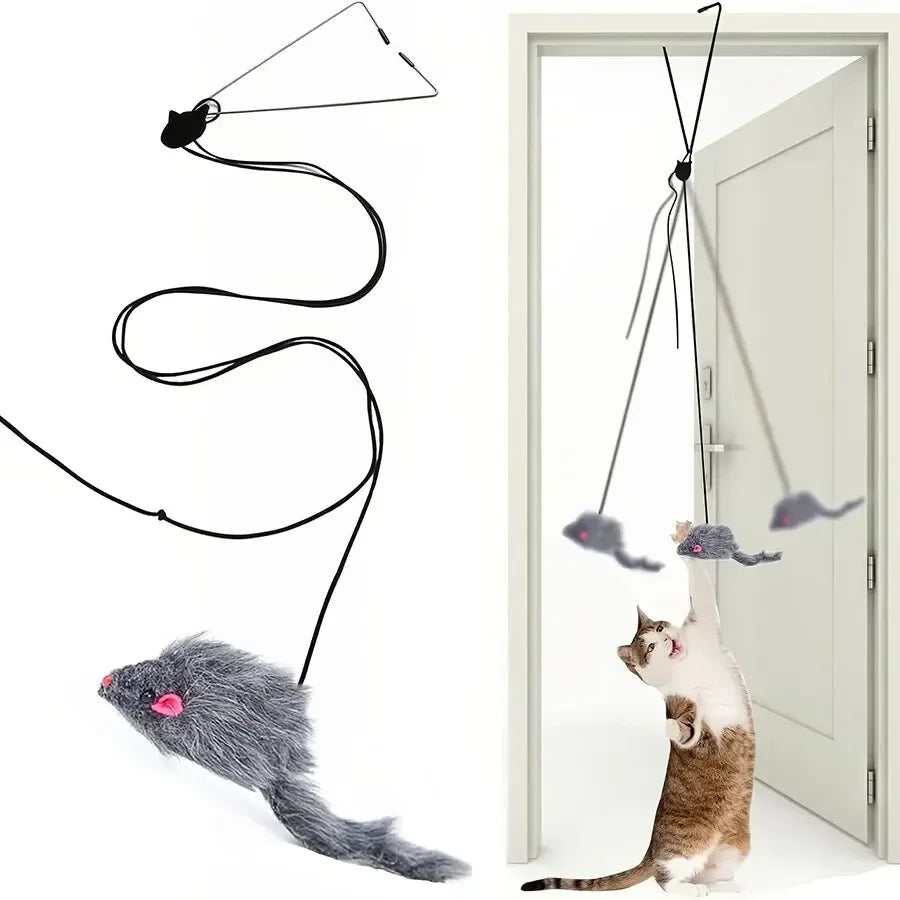 Jouet pour chat suspendu pour cadre de porte composé d'une souris en peluche grise sur cordon élastique. Ce jouet chat interactif rebondissant permet un exercice physique autonome. Un accessoire de divertissement essentiel parmi les jouet animaux pour stimuler l'instinct de chasse et occuper votre félin en votre absence.