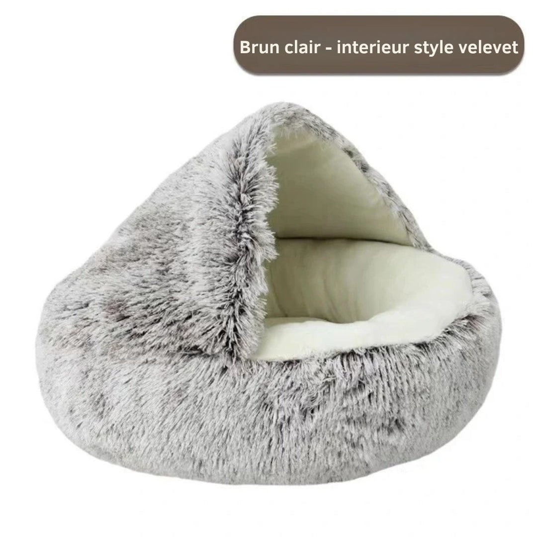 Panier grotte apaisant pour chat en peluche longue marron clair (camel), doté d'un intérieur rembourré beige ultra-moelleux et d'un toit souple protecteur pour un sommeil sécurisant.