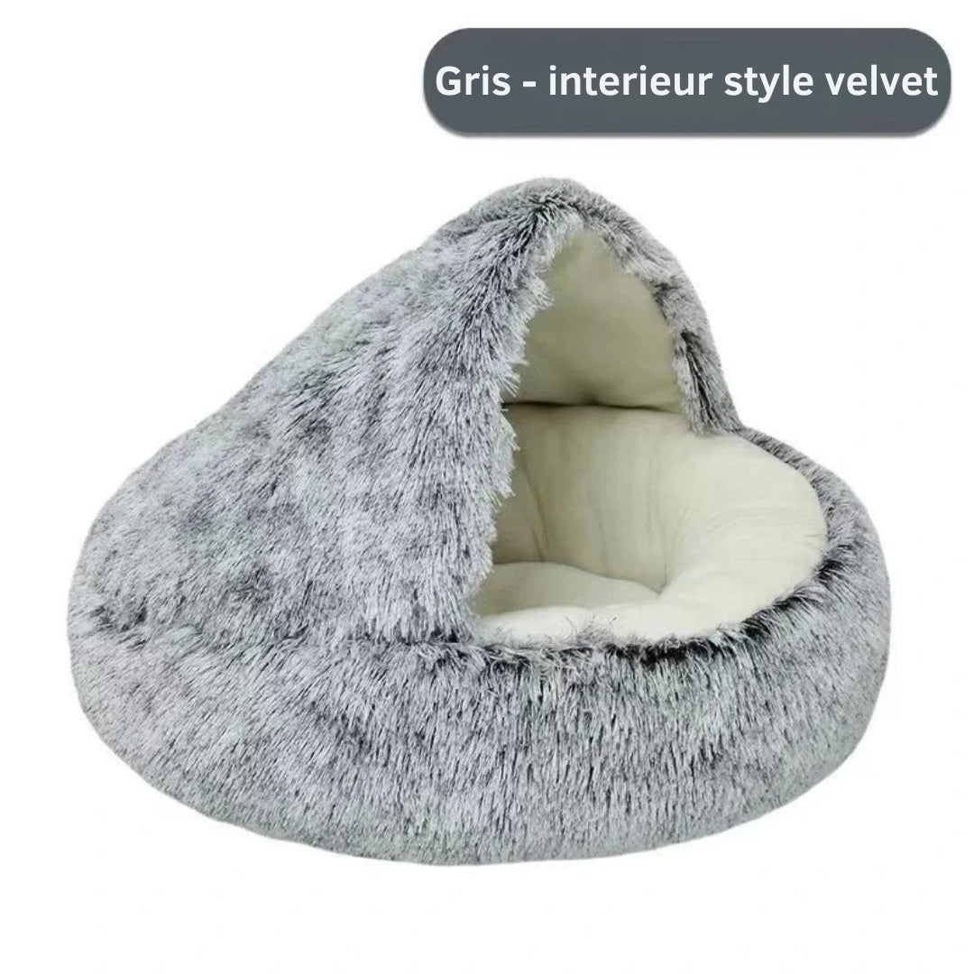 Panier grotte apaisant pour chat en peluche longue bicolore grise et blanche, doté d'un intérieur ultra-moelleux et d'un toit souple protecteur pour un sommeil sécurisant.