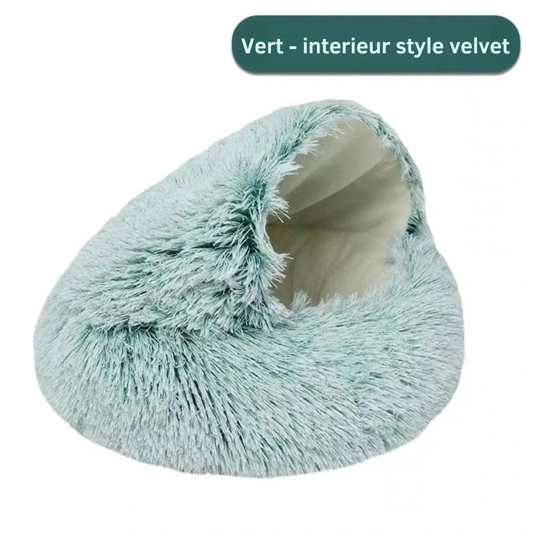 Panier grotte apaisant pour chat en peluche longue vert menthe, doté d'un intérieur doux style velours beige et d'un toit souple protecteur pour un sommeil sécurisant.