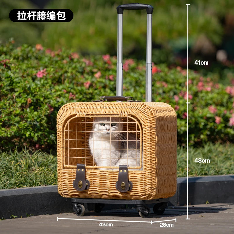 Panier de transport pour chat type trolley en osier tressé avec poignée télescopique de 41cm, roulettes pivotantes et grille de sécurité, dimensions 43x28x48cm.