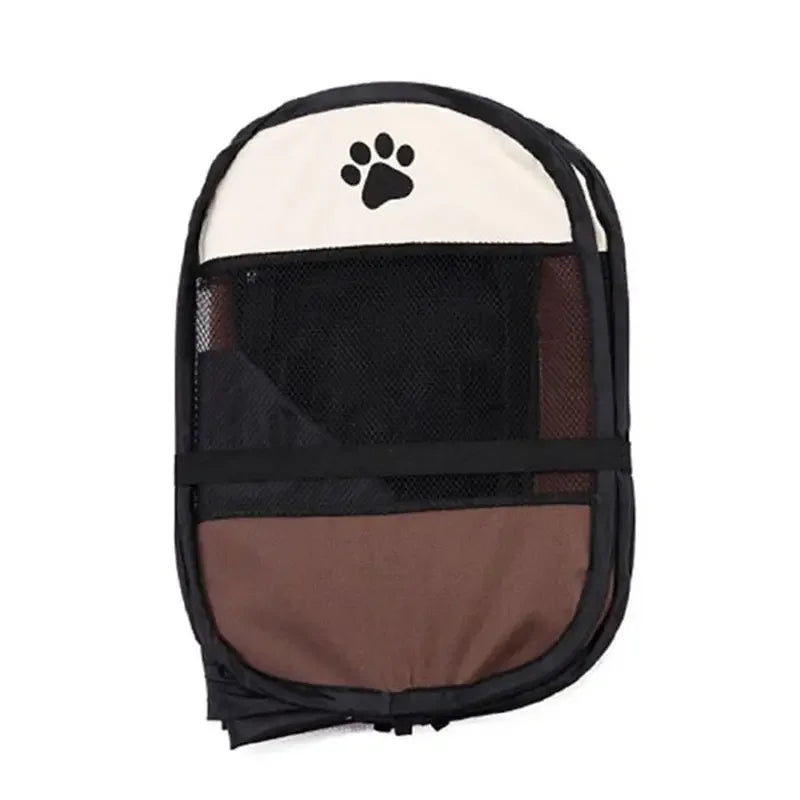 Vue repliée et compacte du Parc Pliable Octogonal marron et beige Les Trésors d'Owka. Modèle de Parc Pliable Octogonal chat et Parc Pliable Octogonal chien ultra-léger pour le transport. Rangement facile d'un enclos de voyage plat pour animaux.
