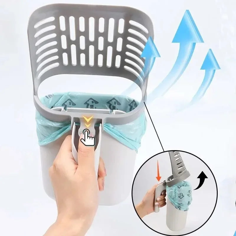 Pelle à litière 2-en-1 avec réservoir montrant le bouton-poussoir ergonomique pour libérer les déjections dans le sac poubelle intégré, vue de l'assemblage du bac amovible blanc et gris.