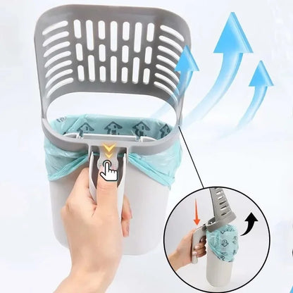 Pelle à litière 2-en-1 avec réservoir montrant le bouton-poussoir ergonomique pour libérer les déjections dans le sac poubelle intégré, vue de l'assemblage du bac amovible blanc et gris.