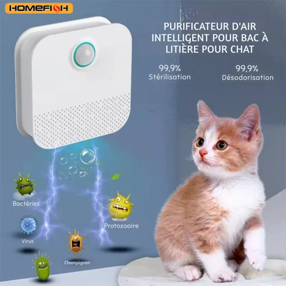 Infographie publicitaire présentant le Purificateur d'Air Intelligent pour Litière de la marque Les Trésors d'Owka. L'image montre un purificateur d'air compact blanc à côté d'un chaton, illustrant son efficacité de 99.9% en stérilisation et désodorisation. Ce Purificateur d'Air chat élimine activement les bactéries, virus, champignons et protozoaires grâce à une technologie de purification ionique sécurisée. Idéal pour supprimer les mauvaises odeurs de la maison, ce Purificateur d'Air se place directement 