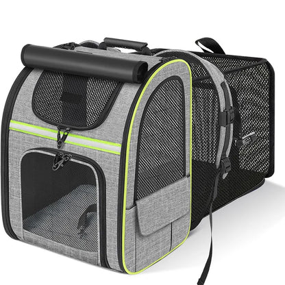 Sac à dos pour chat extensible gris chiné avec liseré jaune fluo et extension parc en mesh. Vue du sac dos pour chat Les Trésors d'Owka déplié avec fenêtres ventilées et rideau occultant. Sac dos chat premium et spacieux pour voyage longue durée en toute sécurité.