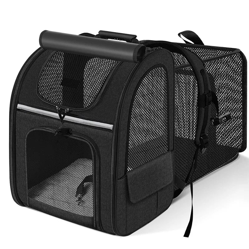 Sac à dos pour chat extensible noir avec extension parc en maille mesh respirante. Vue du sac dos pour chat déplié avec fenêtres ventilées, rideau occultant et bande réfléchissante. Sac dos chat premium et spacieux pour voyage longue durée en toute sécurité.