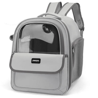 Sac à dos pour chat gris moderne avec hublot panoramique transparent. Vue de face du sac dos pour chat Les Trésors d'Owka avec parois latérales en mesh respirant. Sac dos chat ergonomique et élégant pour un transport sécurisé et confortable en ville.