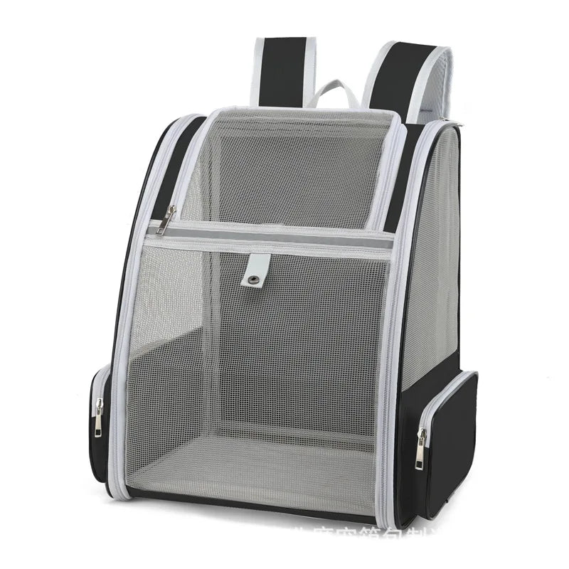 Sac à dos pour chat noir et blanc en maille mesh ultra-respirante. Vue de face du sac dos pour chat Les Trésors d'Owka avec double ouverture zippée et poches latérales de rangement. Sac dos chat léger et sécurisé offrant une ventilation optimale pour le transport.
