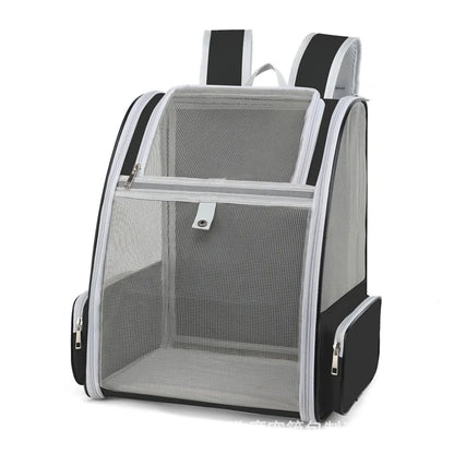 Sac à dos pour chat noir et blanc en maille mesh ultra-respirante. Vue de face du sac dos pour chat Les Trésors d'Owka avec double ouverture zippée et poches latérales de rangement. Sac dos chat léger et sécurisé offrant une ventilation optimale pour le transport.