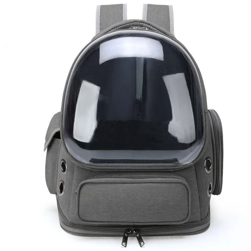 Sac à dos pour chat gris anthracite avec hublot panoramique transparent. Vue de face du sac dos pour chat Les Trésors d'Owka avec œillets d'aération noirs et bretelles confortables. Sac dos chat robuste et élégant pour le transport sécurisé en voyage.