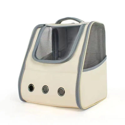 Sac à dos de transport pour chat beige avec liserés gris, doté d'une grande fenêtre panoramique frontale en filet, de parois latérales ventilées et de trois œillets d'aération métalliques.