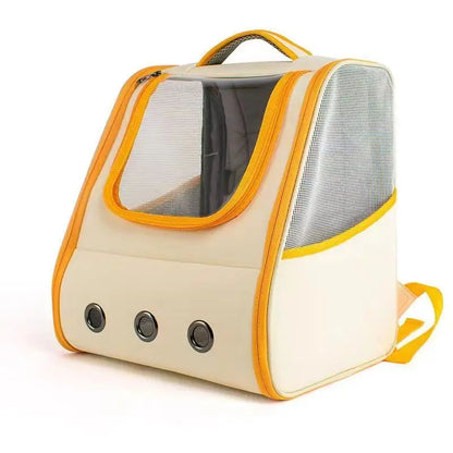 Sac à dos de transport pour chat beige avec liserés jaunes, doté d'une grande fenêtre panoramique frontale en filet, de parois latérales ventilées et de trois œillets d'aération métalliques.
