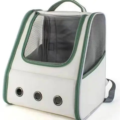 Sac à dos de transport pour chat blanc avec liserés vert émeraude, doté d'une grande fenêtre panoramique frontale en filet, de parois latérales ventilées et de trois œillets d'aération métalliques.
