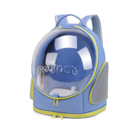 Sac à dos de transport pour chat bleu ciel avec une grande fenêtre panoramique transparente en forme de bulle, doté de larges aérations latérales en maille filet et de bretelles ergonomiques.