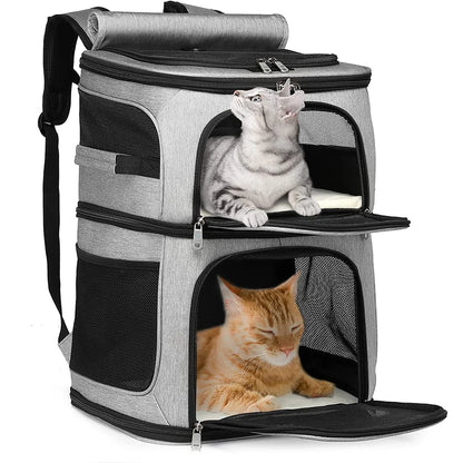 Sac à dos de transport gris pour deux chats avec deux compartiments superposés séparés, chacun doté d'une ouverture zippée en filet pour une aération optimale.