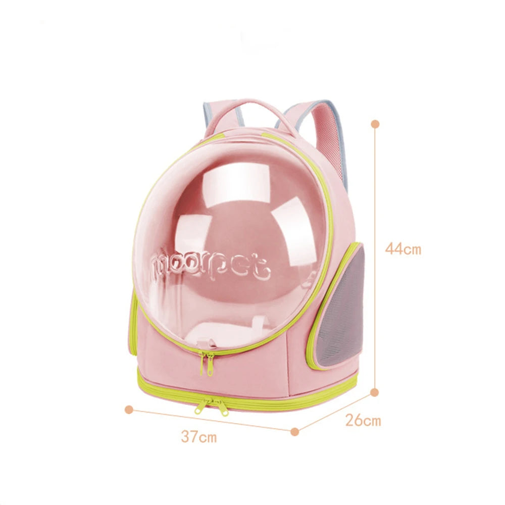 Sac à dos de transport pour chat rose pastel avec fenêtre bulle panoramique en cours de pliage à plat, illustrant sa fonction de stockage compact et sa structure flexible.