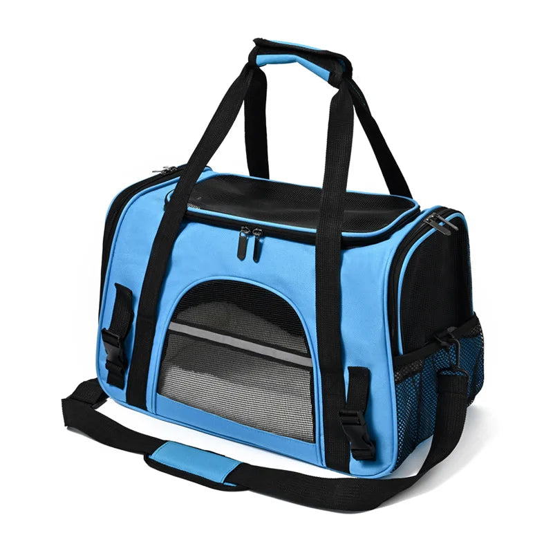 Sac de transport souple pour chat bleu et noir avec fenêtres en maille respirante, bandoulière d'épaule rembourrée amovible, poignées de transport et bande réfléchissante de sécurité.