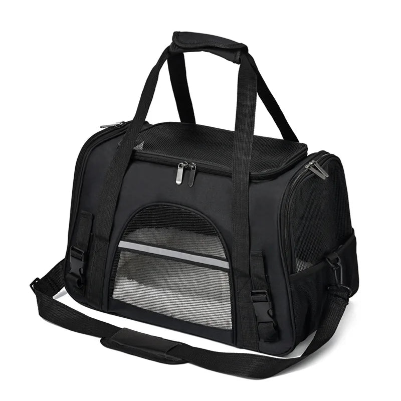 Sac de transport souple pour chat noir avec fenêtres en maille respirante sur toutes les faces, tapis intérieur blanc douillet, bandoulière réglable et bande réfléchissante de sécurité.