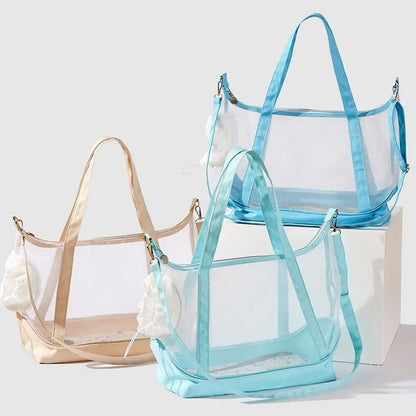 Présentation de trois sacs de transport transparents pour chat type tote bag avec vue panoramique, disponibles en bleu ciel, bleu turquoise et beige, dotés de grandes anses et d'une bandoulière assortie.