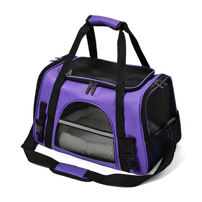Sac de transport souple pour chat violet et noir avec fenêtres en maille respirante, bandoulière d'épaule rembourrée amovible, poignées de transport et bande réfléchissante de sécurité.