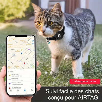 Interface d'application mobile affichant le suivi en temps réel d'un chat équipé d'un collier gps chat noir avec support AirTag (non inclus). Le visuel montre un chat explorant l'extérieur en toute sécurité. Ce système de localisation précis est idéal comme collier gps pour chaton pour garder un œil sur ses déplacements via ce collier gps moderne.