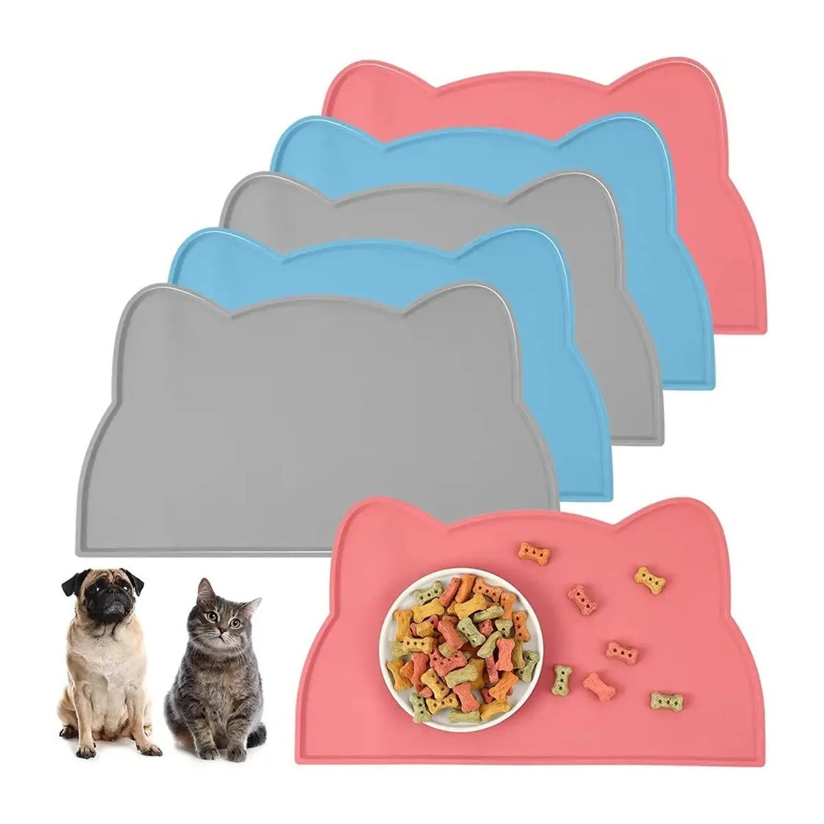 Infographie produit présentant une gamme de tapis gamelles chat en silicone alimentaire de haute qualité, disponibles en gris, bleu et rose. Ce tapis chat arbore un design original en forme de tête de félin avec des bords surélevés anti-débordement pour protéger vos sols des projections d'eau et de nourriture. L'image illustre un tapis gamelles rose avec un bol rempli de croquettes, ainsi qu'un chien carlin et un chat gris, soulignant la polyvalence de cet accessoire. Ce tapis gamelles est antidérapant, imp