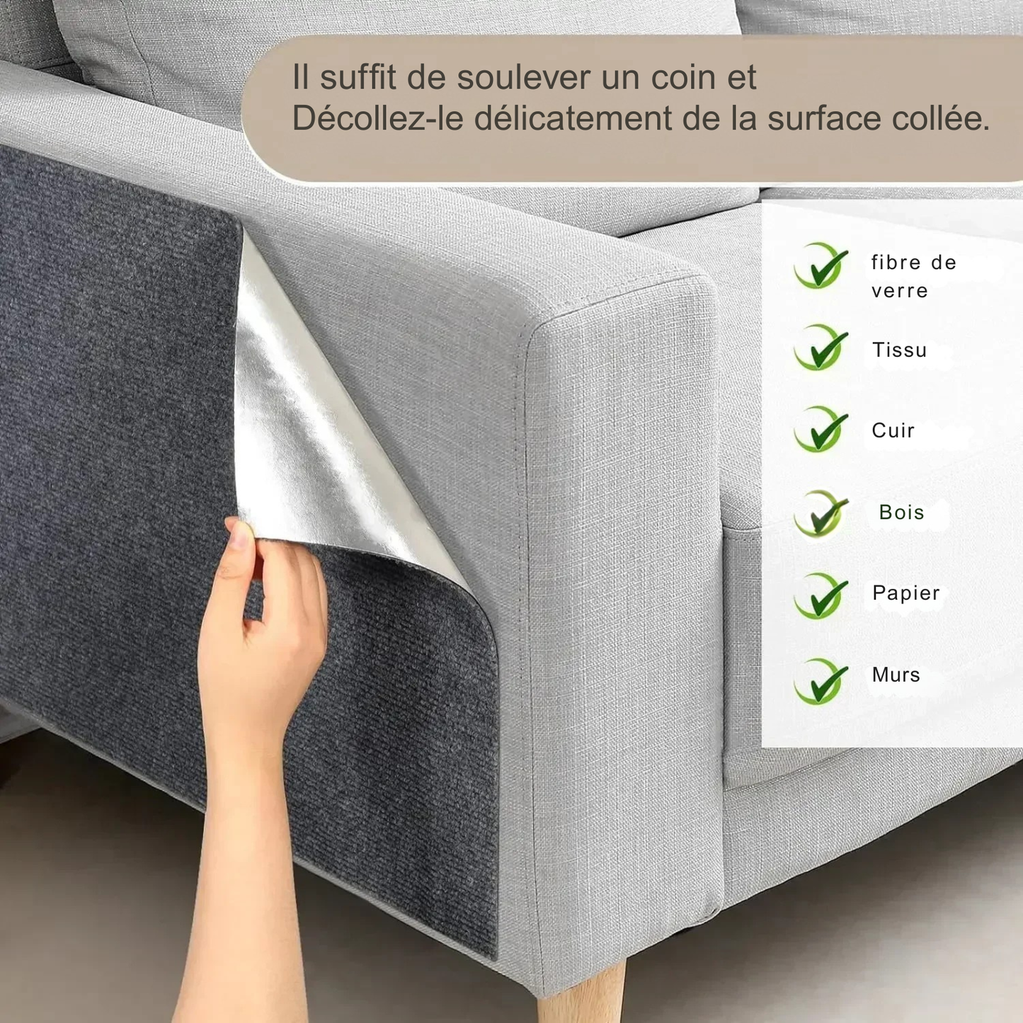 Infographie expliquant le retrait facile et sans résidus du tapis griffoir chat adhésif sur un canapé en tissu. L'image montre une main décollant délicatement le tapis pour prouver la sécurité du mobilier. Une liste détaille la compatibilité totale de ce tapis griffoir pour chat avec le cuir, le bois, le tissu, les murs et le papier. Ce tapis griffoir a chat gris foncé est la solution de protection ultime, facile à installer et à retirer, garantissant la préservation de votre décoration intérieure. Qualité 