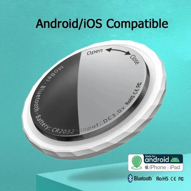 Traceur Bluetooth compact blanc et chrome compatible Android, iPhone et iPad, doté d'une pile CR2032 remplaçable et certifié RoHS, CE et FC.