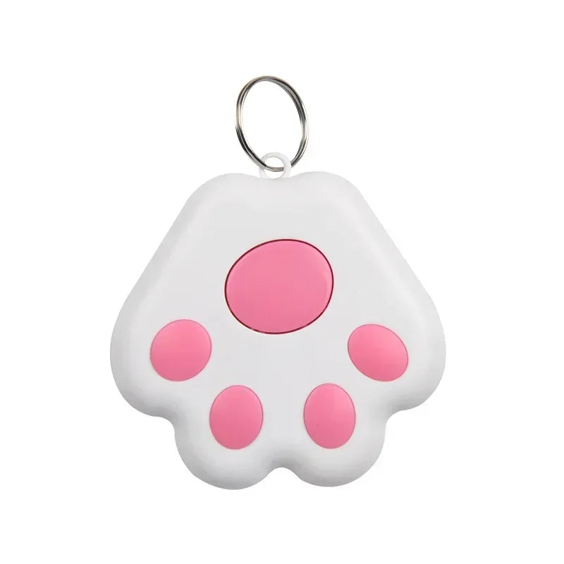 Traceur anti-perte Bluetooth en forme de patte blanche avec bouton central rose, équipé d'un anneau métallique robuste pour attache sur collier d'animal ou porte-clés.